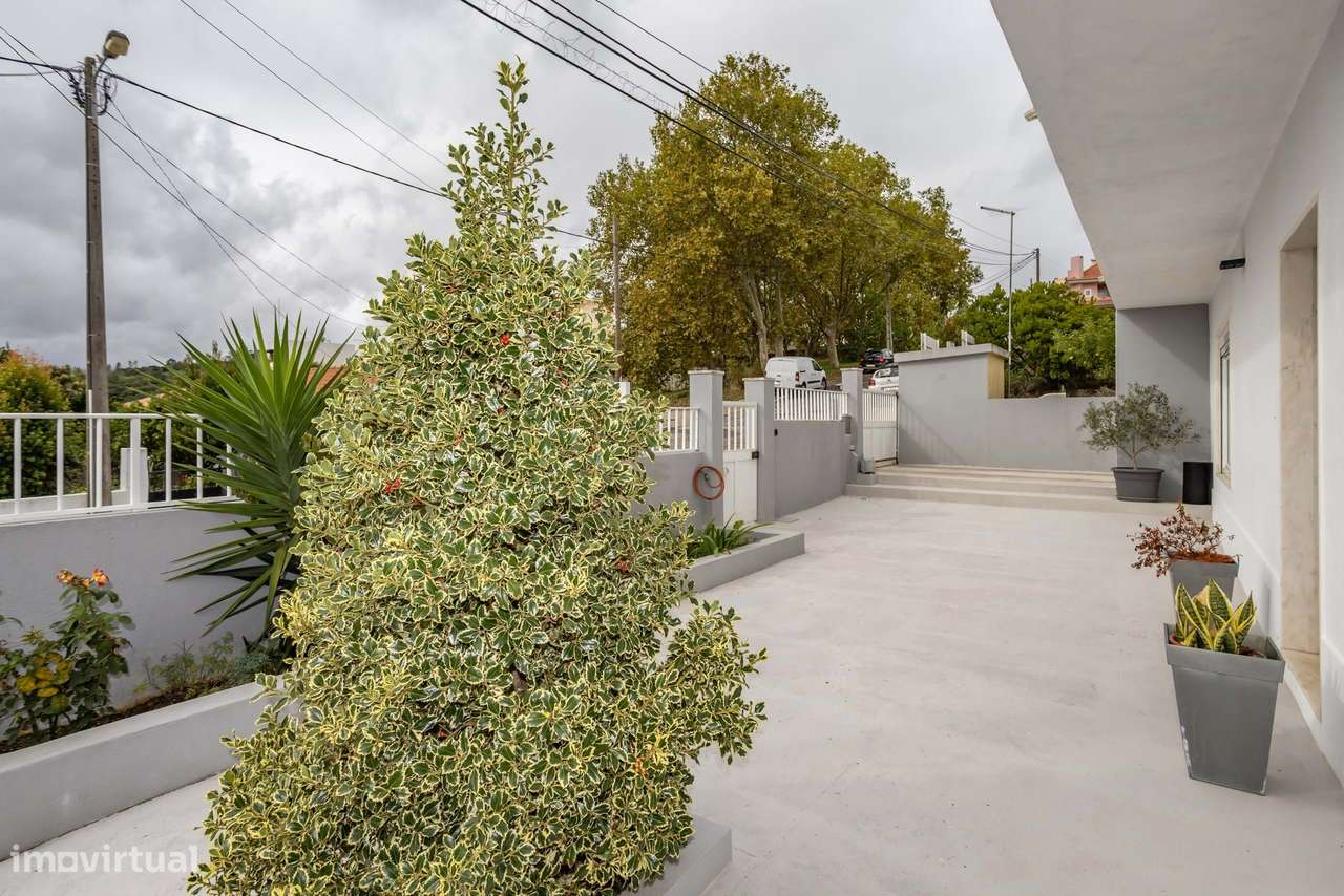 Moradia T5 com 223 m², Box e Sótão na Quinta da Peça, em Loures-35