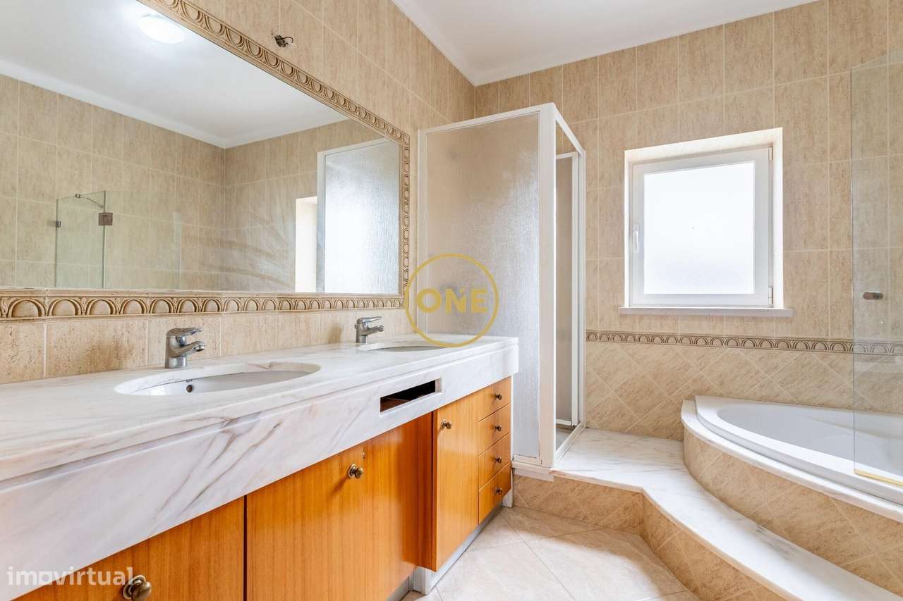 Propriedade Exclusiva em Sesimbra com 7.500m2 | Moradia de 529m2, Priv-31