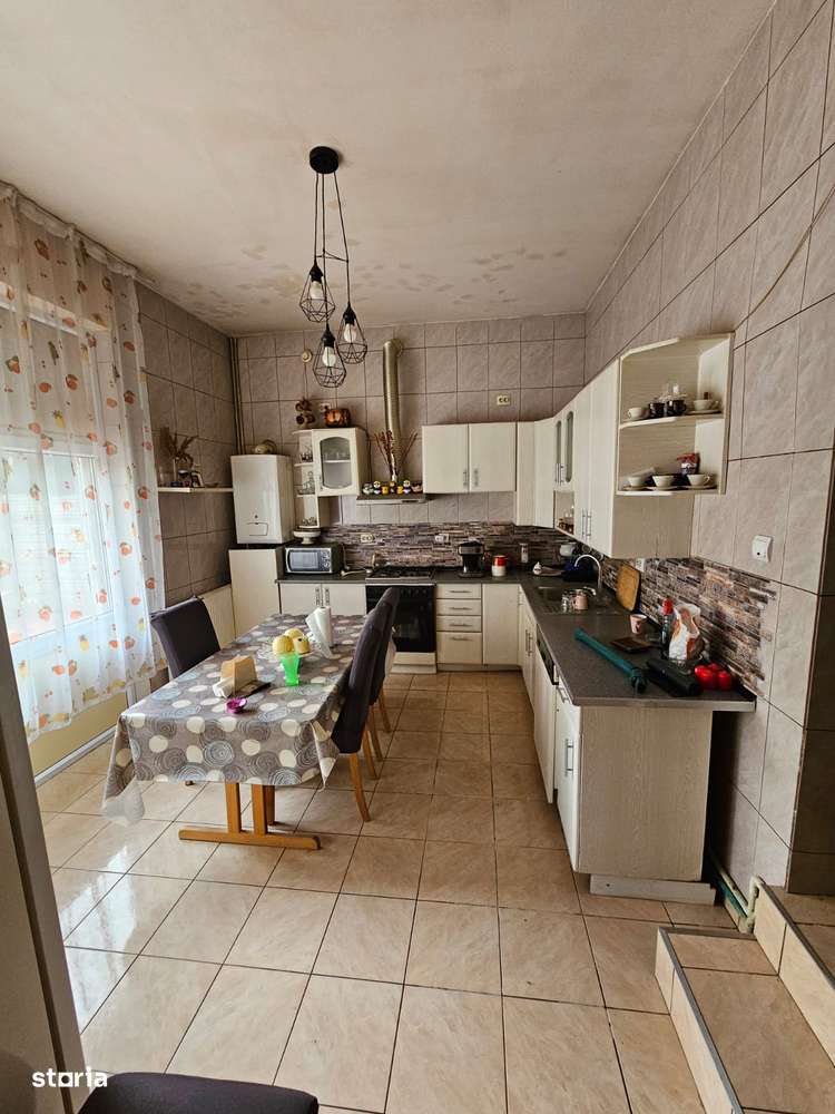 Casa aproape de Spitalul Județean-5