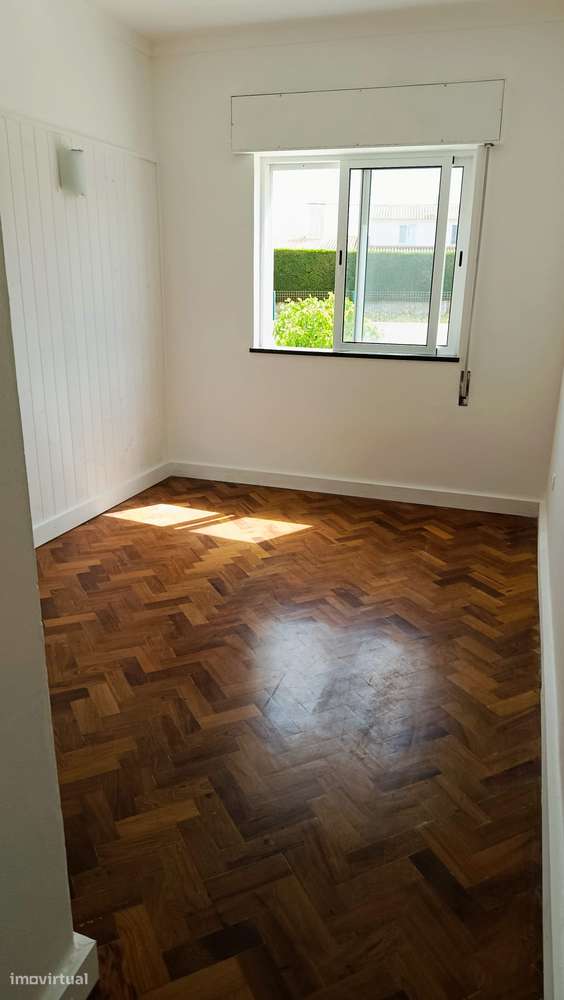 Moradia T9 Isolada com Jardim em Sagres-19