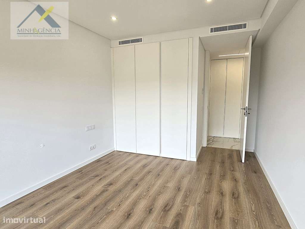 Apartamento T3 Novo com garagem e piscina no Montijo-28