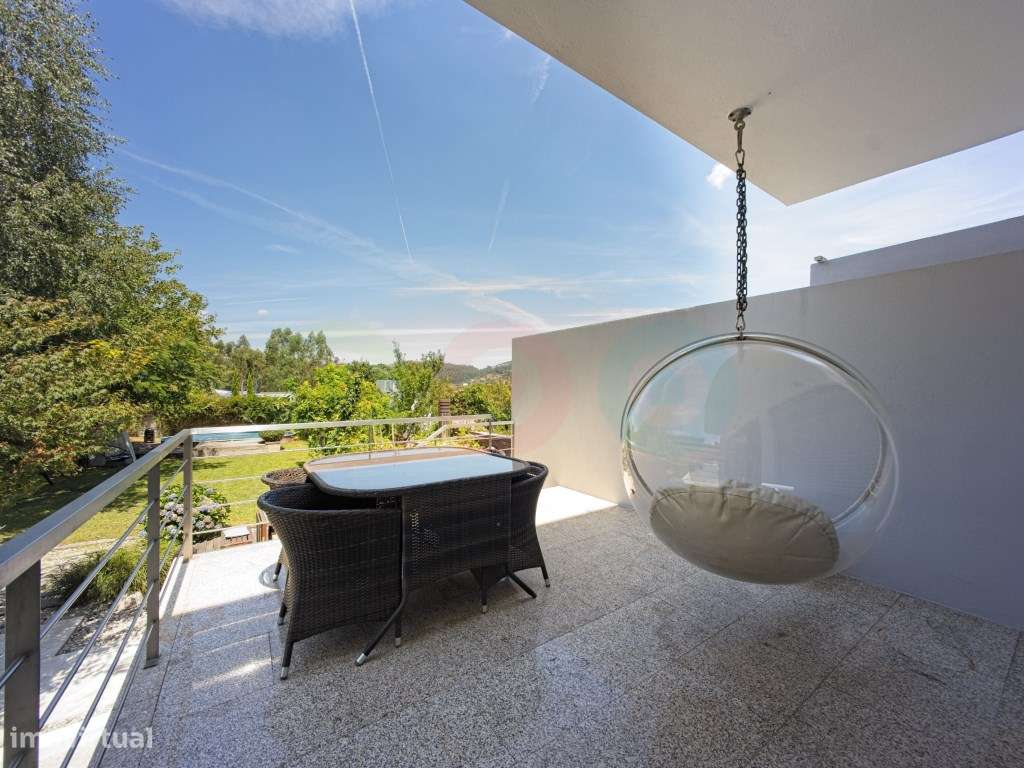 Moradia T3 em Vale S. Cosme- Piscina e jardim privativo-31