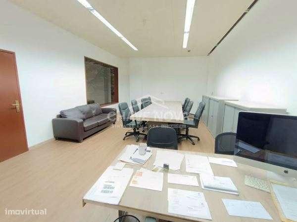 Escritório c/ 40m2 em frente a Estação Metro Galiza (Porto) - Grande imagem: 2/19