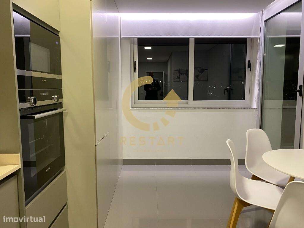 Apartamento T3 totalmente mobilado com vista Rio-9