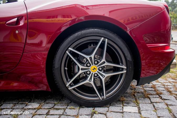 Ferrari California T - 10