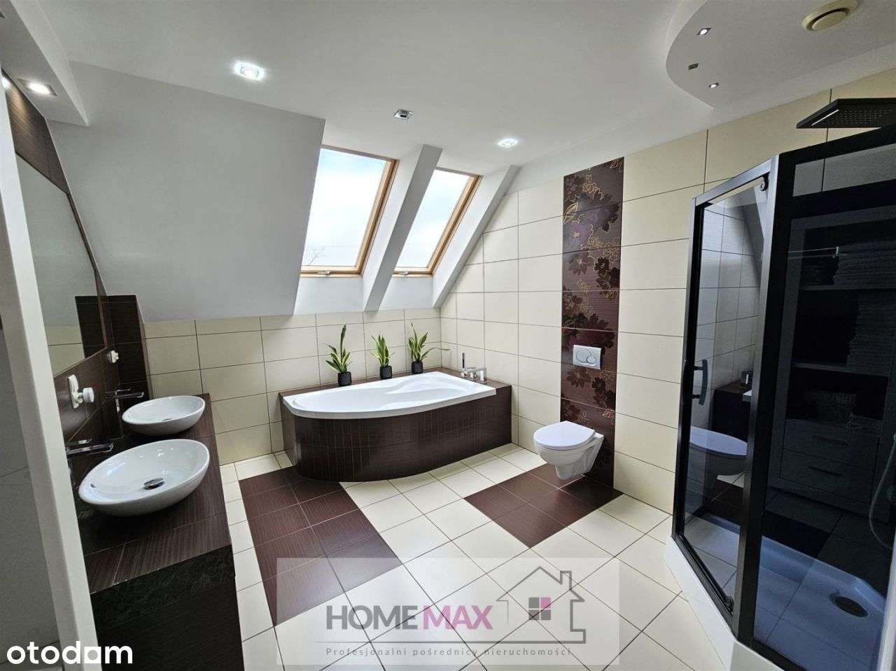 Wolnostojący dom z piękną 20 ar. działką,Grzybiany-13