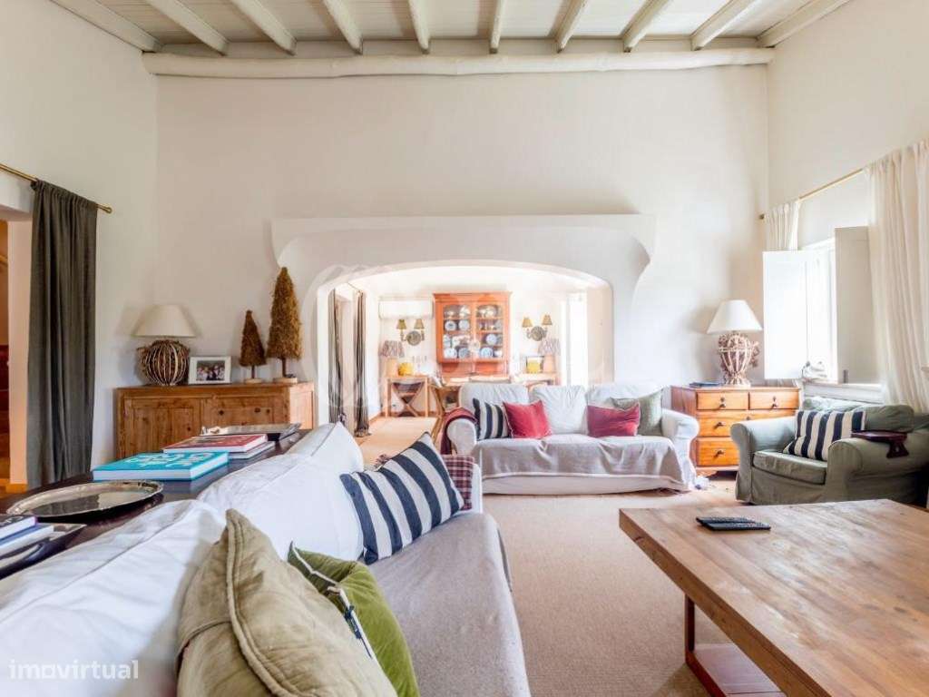 Moradia T6 com jardim e piscina no Estoril em Cascais-8