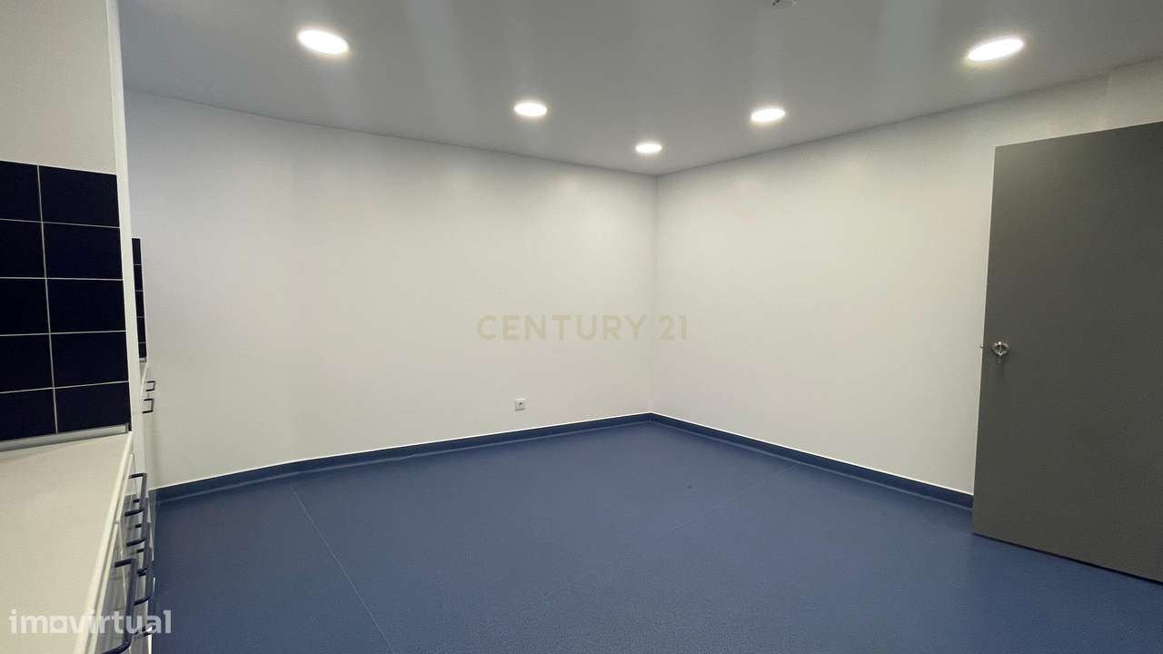 Espaço Comercial em Linda-a-Velha-21