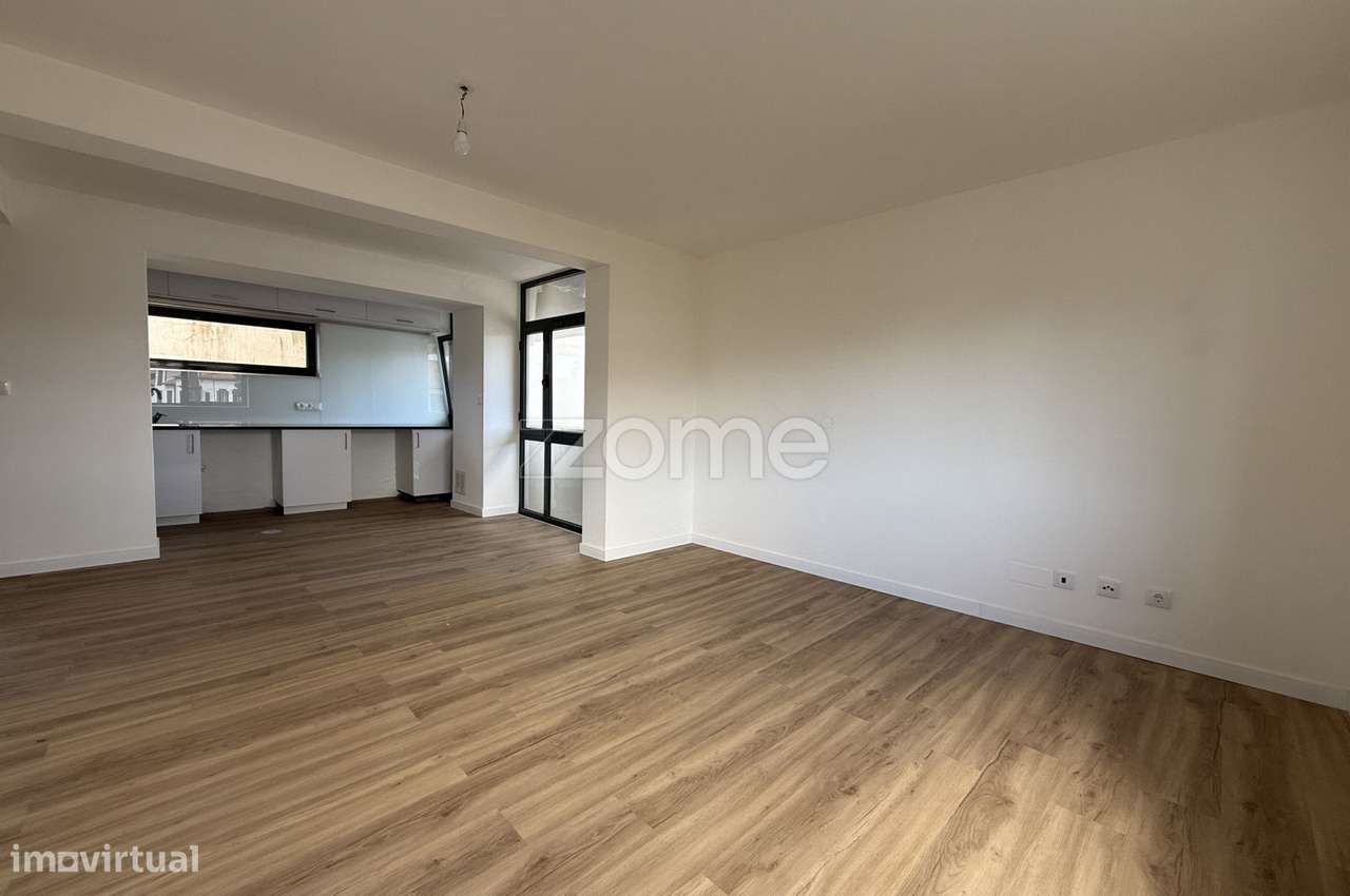 Apartamento T2 renovado no Paim.-0
