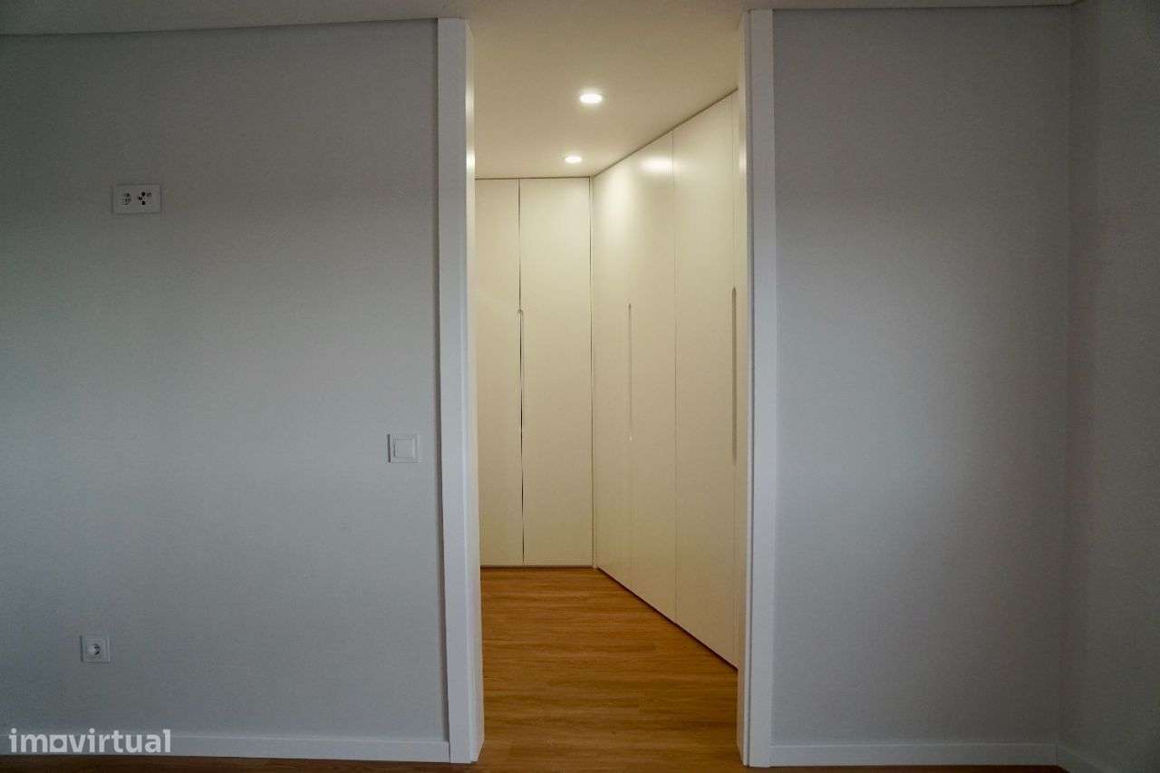 APARTAMENTO T4+1 no CENTRO de Oliveira de Azeméis-14
