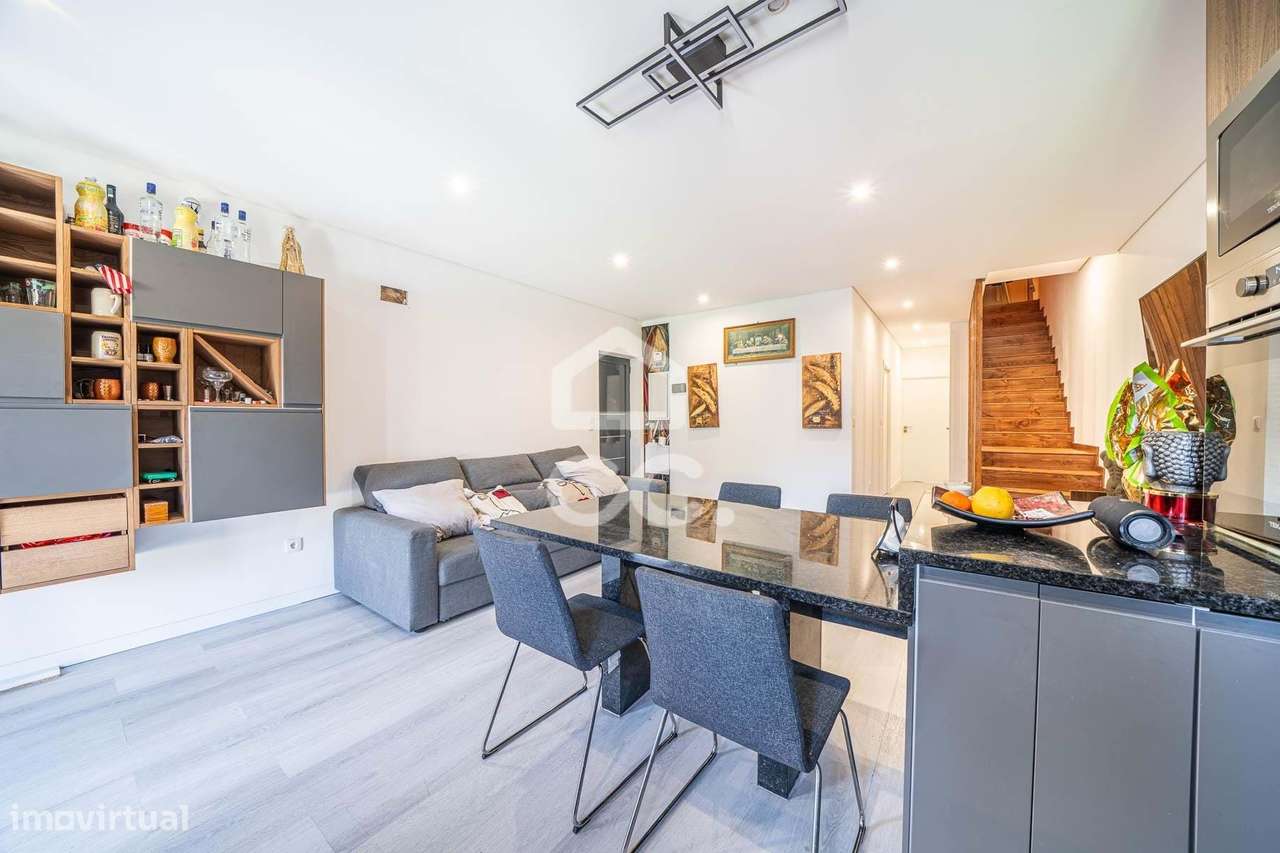 Moradia dividida (T3, T2 e 2 T0) junto ao metro de Gaia - Grande imagem: 3/30