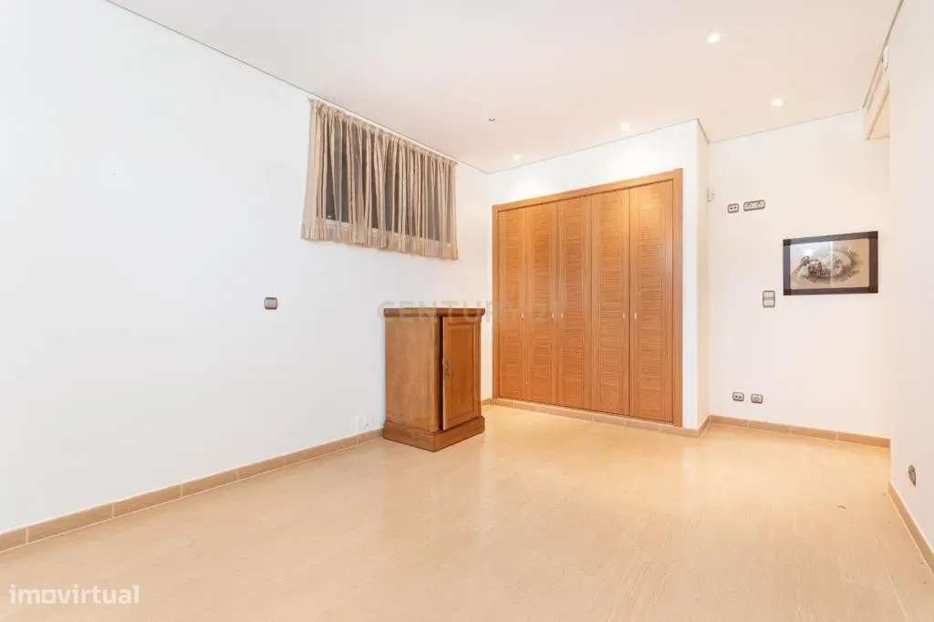 Moradia T8 de grande dimensão em S. João dos Montes, Vila Franca de Xi-19