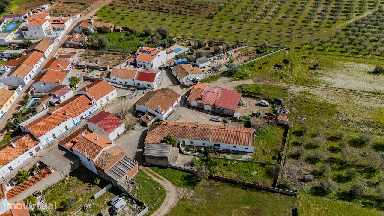 CASA COM QUINTAL | PARA VENDA | FALCOEIRAS-48