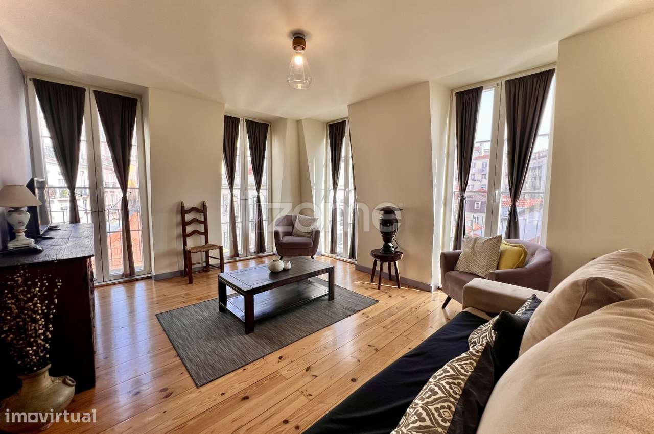 Prédio com 4 apartamentos e uma loja em Santa Catarina - Lisboa-5