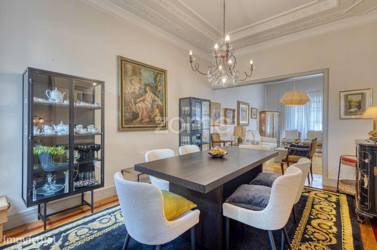 Moradia de Charme T4 Renovada na Praça do Marquês - Grande imagem: 2/46