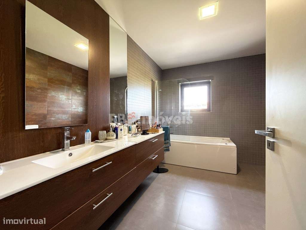 Apartamento T3 em condomínio privado com piscina-26