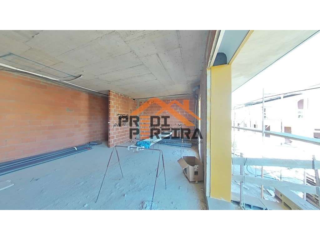 *NOVA CONSTRUÇÃO*
T3 situado em condomínio fechado, com varanda de...-33