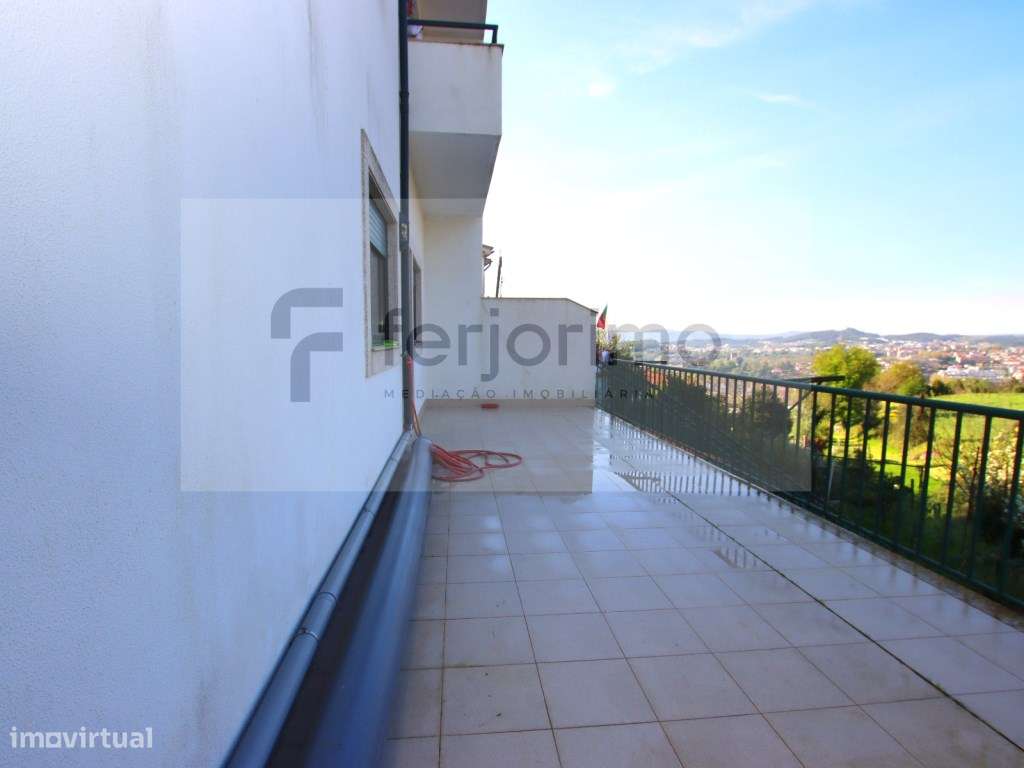 Moradia Geminada T3 com Vista Deslumbrante sobre Guimarães-49