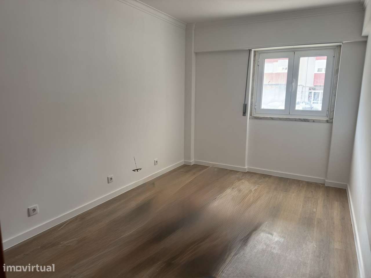 Apartamento T3 no Borel Renovado e Pronto a Habitar: Descubra o Seu R-12