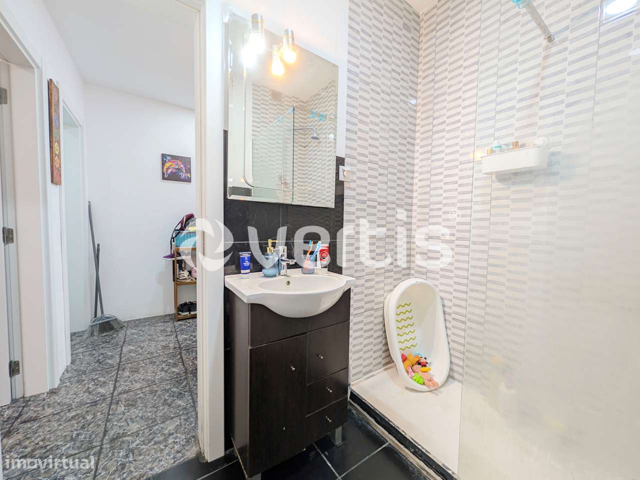 Apartamento T2 remodelado no centro do Barreiro-17