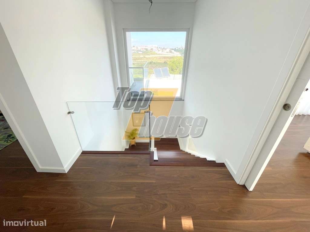 Moradia Isolada T4+1 com piscina-14