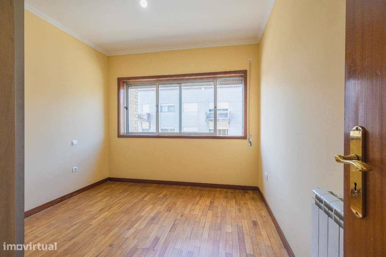 Apartamento T3 com Duas Garagens Fechadas em Águas Santas, Maia-21