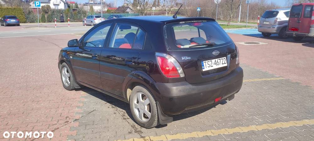 Kia Rio - 26