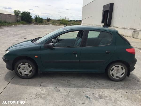 Dezmembrez Peugeot 206 1.1 benzina  cod motor HFZ - 2