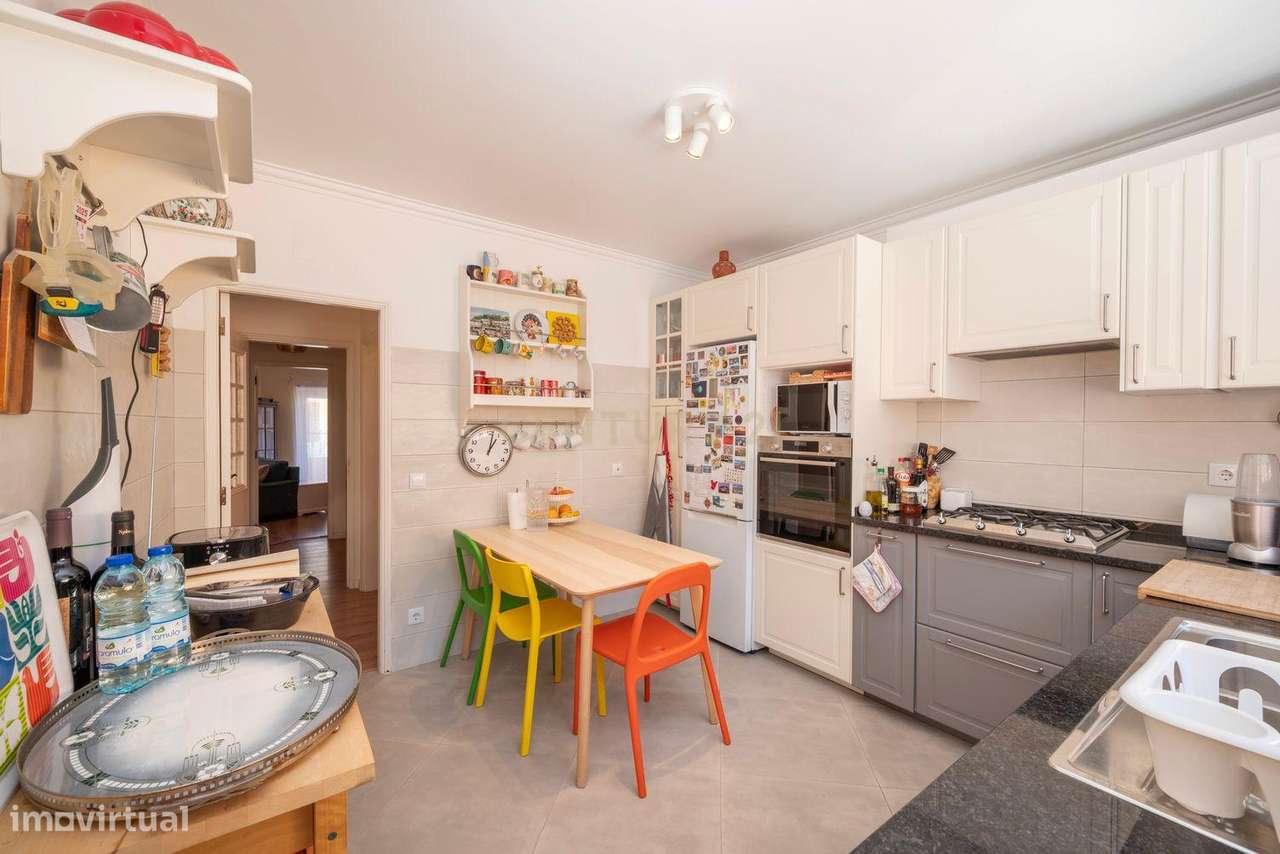 Moradia remodelada de 6 assoalhadas Exclusiva no Estoril-12