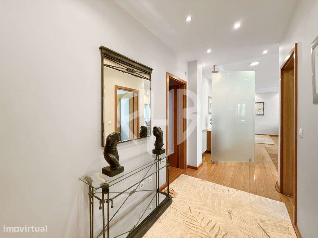 Apartamento T3+1 Duplex C/Terraço 250m2 // Condominio-18