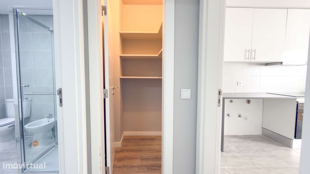 T2+1 renovado com área exterior no Feijó-8