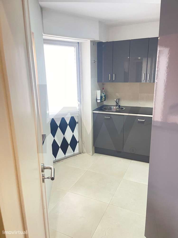 T2 com muita luz nos Capuchos | Equipado e semi-mobilado | Centro de L - Grande imagem: 5/25