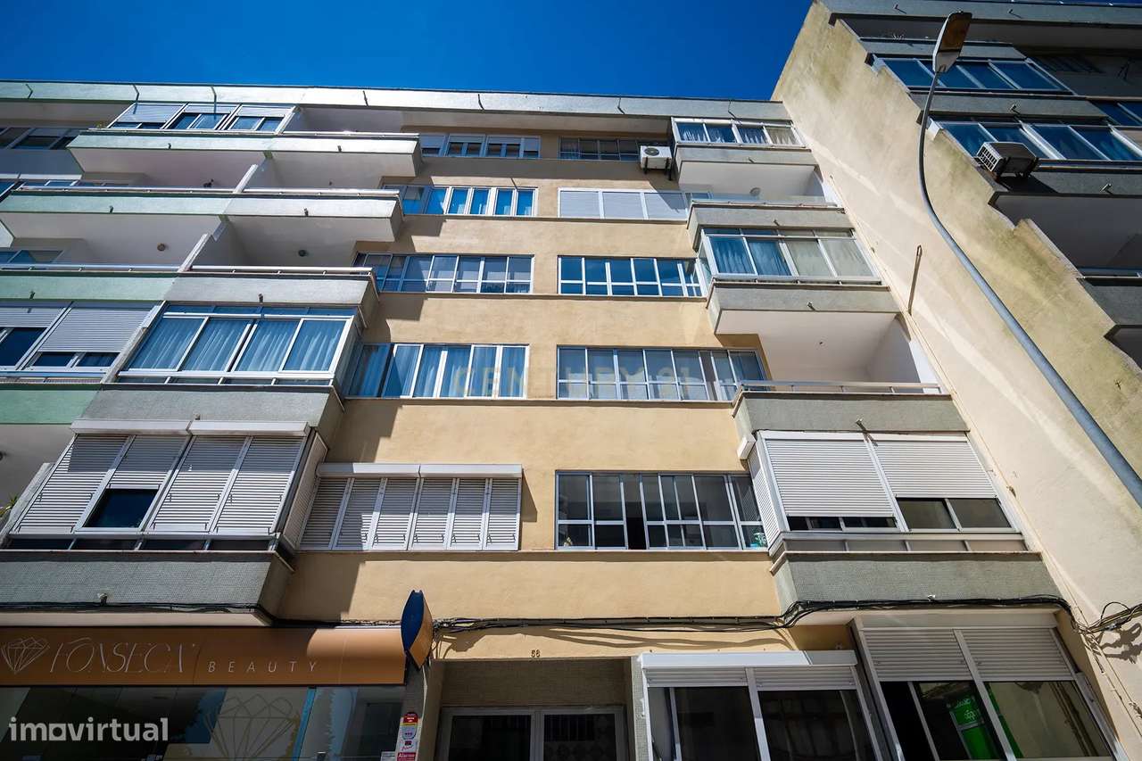 Apartamento Renovado T2 em Oeiras, ótimas áreas e com tudo perto de si-33