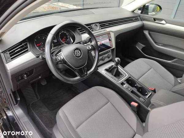 Volkswagen Passat 2.0 TDI SCR Trendline - 22