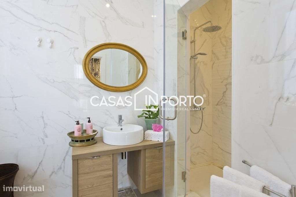 Moradia T4 de Traça Antiga Renovado com Licença AL-21