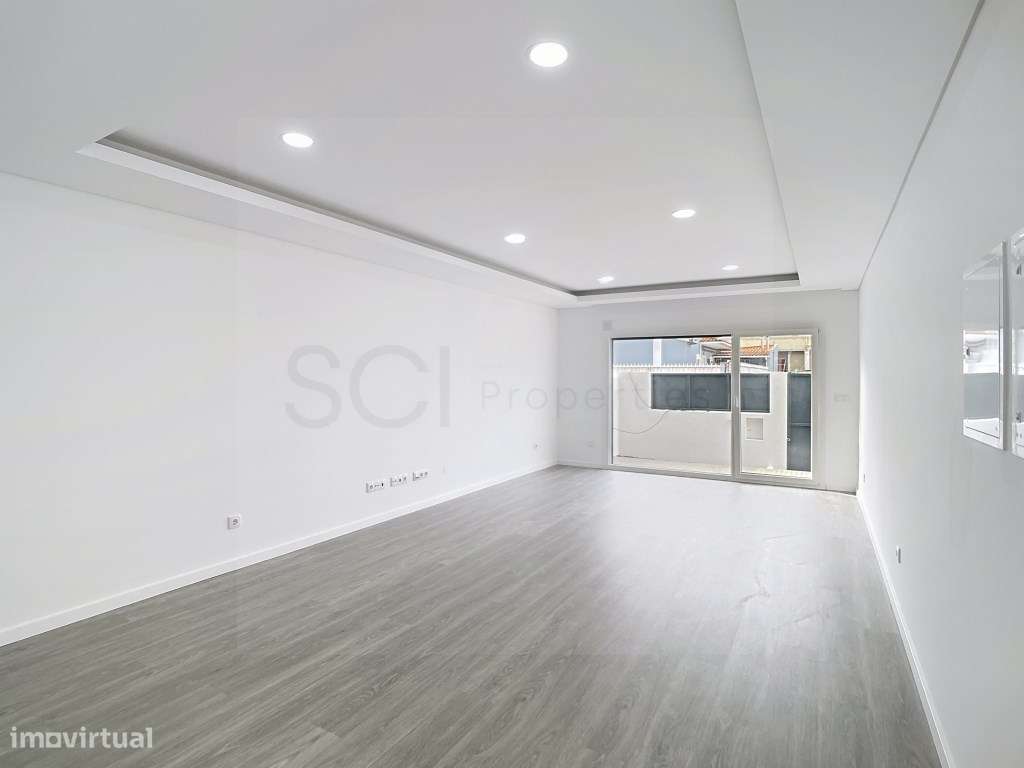 Moradia T3 duplex no centro de Fernão Ferro-5