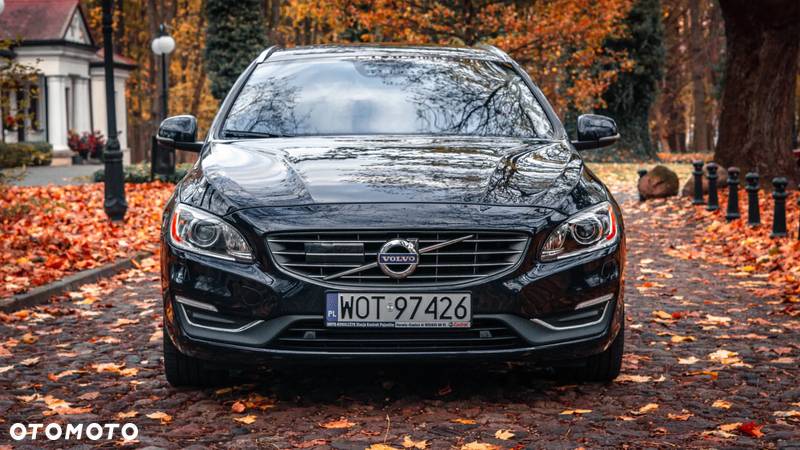 Volvo V60 T5 AWD Momentum Pro - 1