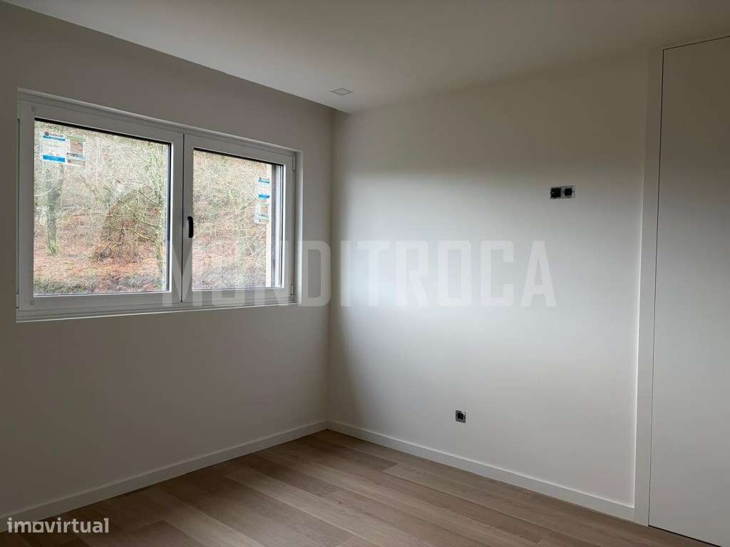 Moradia banda em Lanhoso - pronta a habitar-15