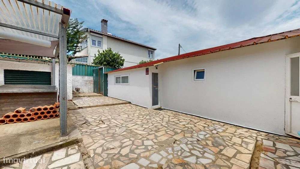 Moradia térrea T2 renovada Charneca de Caparica, garagem box 2 carros-10