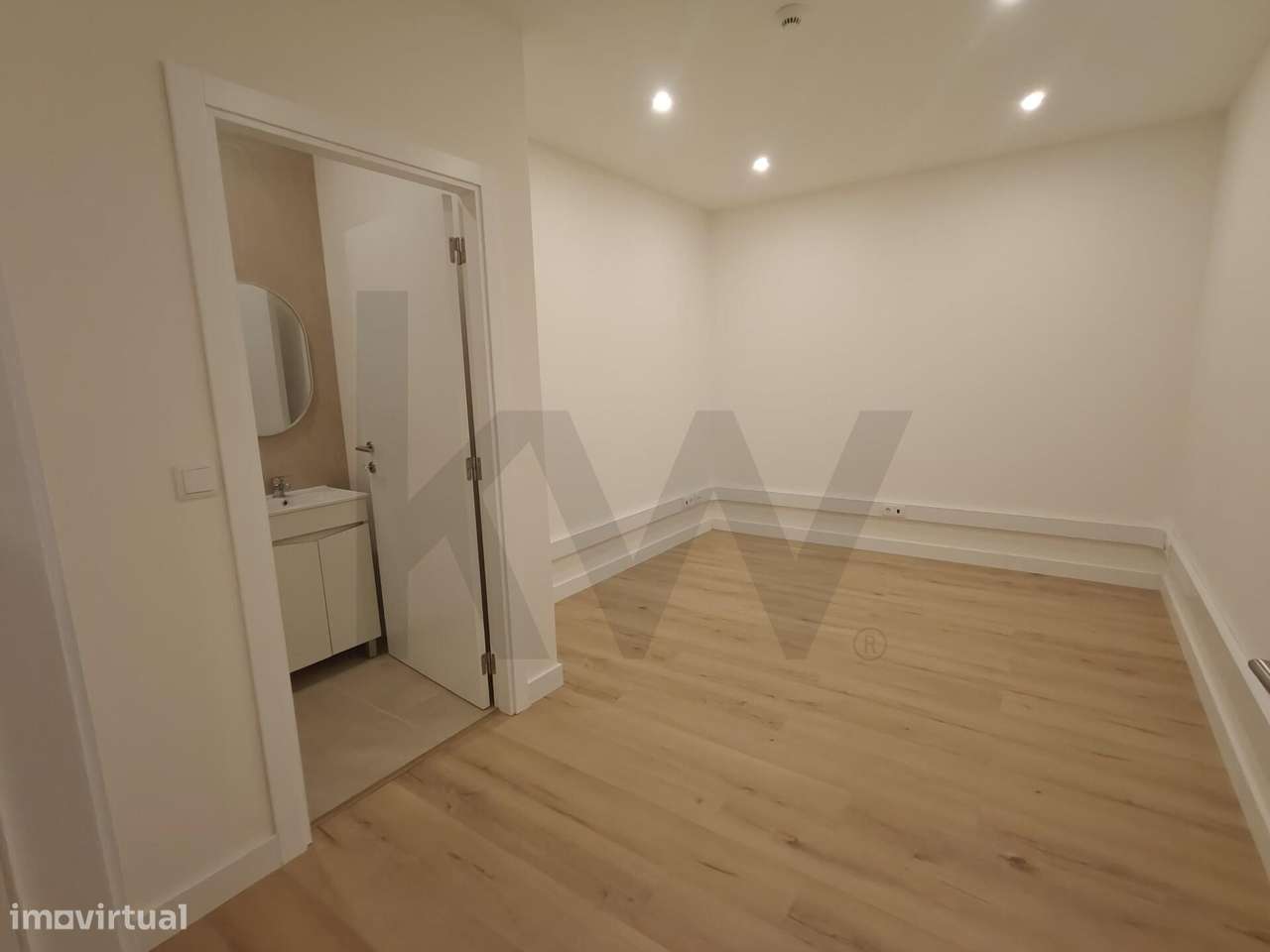 Escritório/Gabinete Remodelado com WC Privativo – Foros de Amora - Grande imagem: 4/10