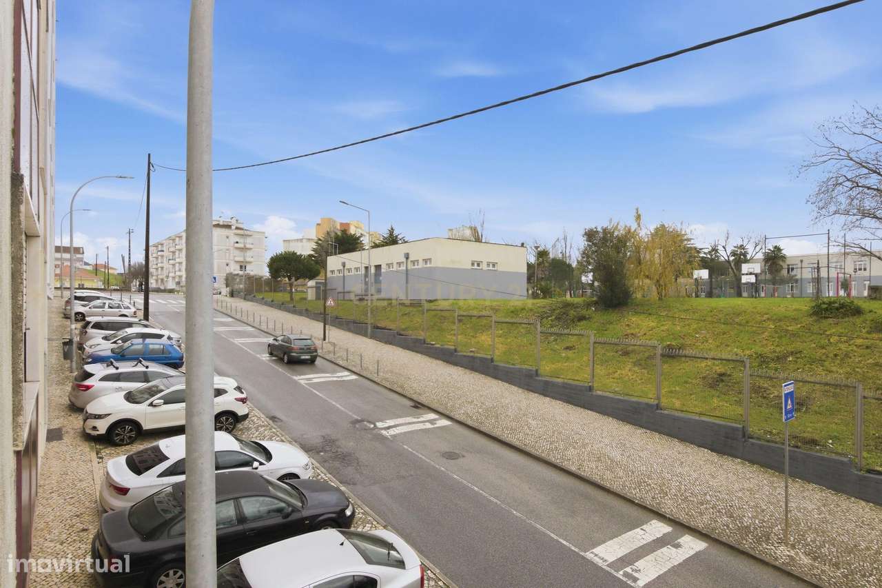 Apartamento T3 à Venda em Casal de Cambra – Excelente Estado de Conser-30