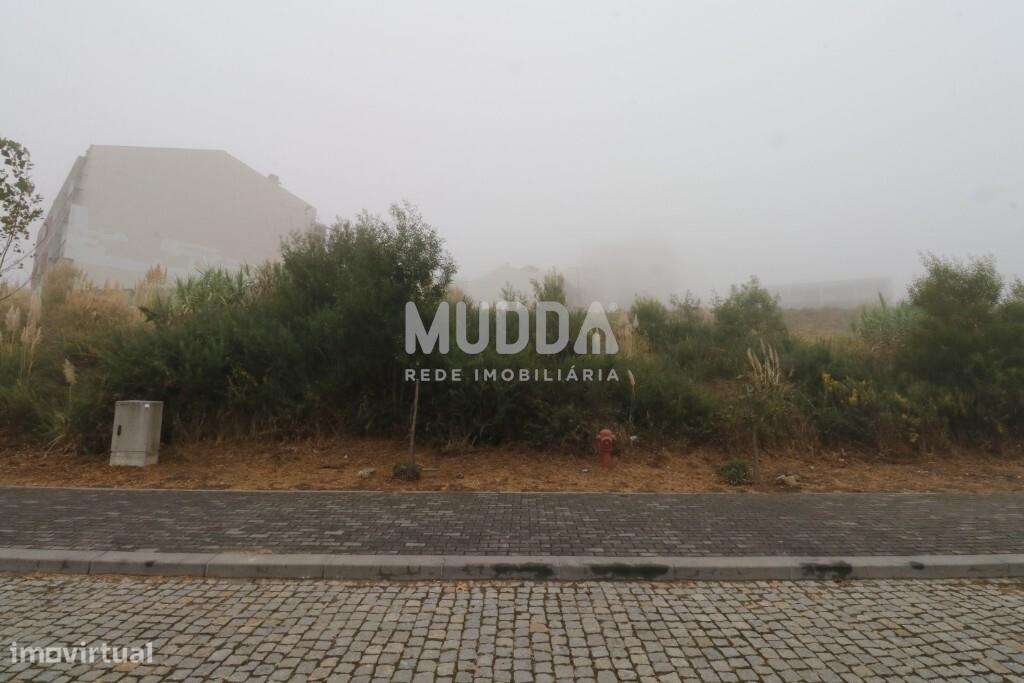 Lote de terreno com 735 m2 para construção de moradia na Quinta do Ari - Grande imagem: 2/4