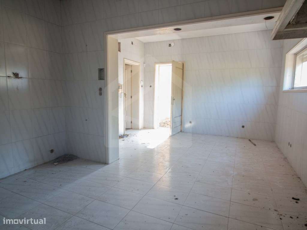 Quinta com 2 casas e 5 lotes de terreno em São João da Madeira - Grande imagem: 2/37