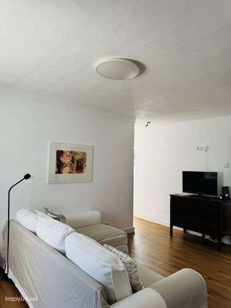 Casa típica T2+1 com quintal em Ribamar - Grande imagem: 4/9