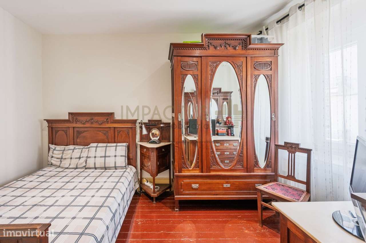 Moradia T3 com Excelente Potencial e Localização-9
