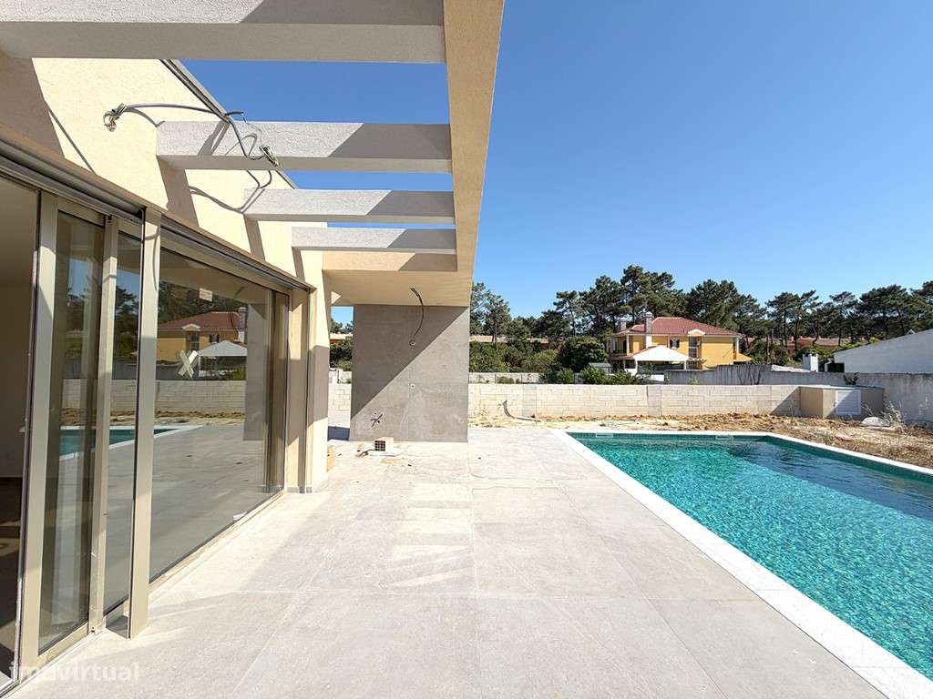 Exclusiva Moradia Isolada T4 com 3 Suítes, Piscina Privada e Garage...-20