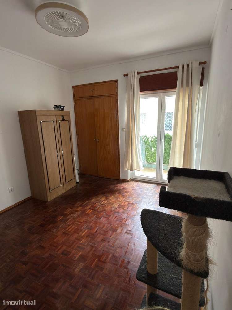 Apartamento T2 em Linda a Velha-10