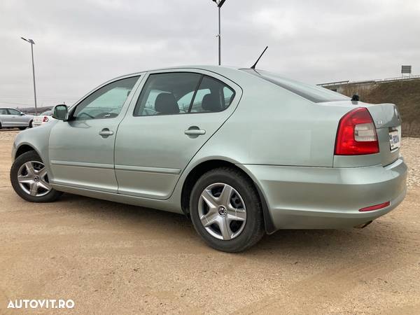 Skoda Octavia 1.6 TDI Ambiente - 2