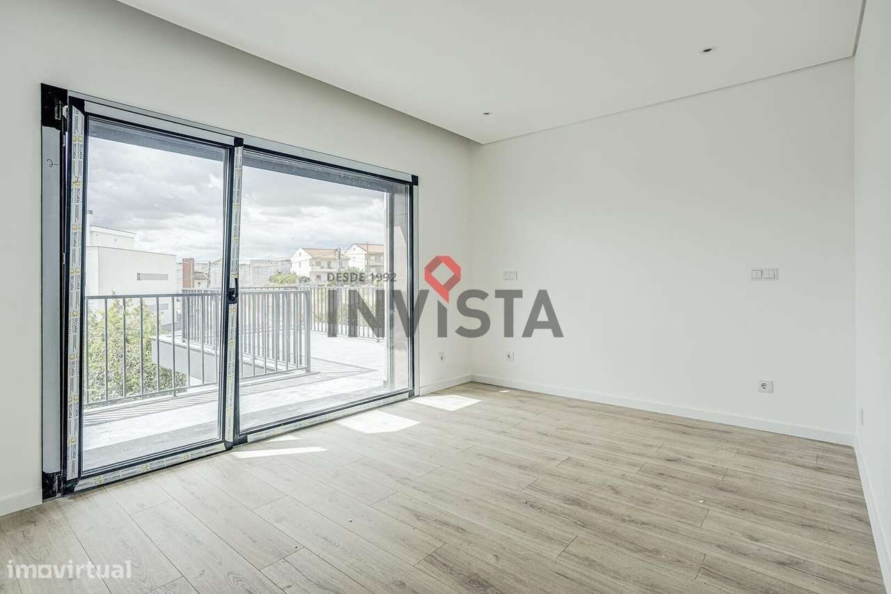 Moradia nova com 3 suites e com arquitectura moderna-26