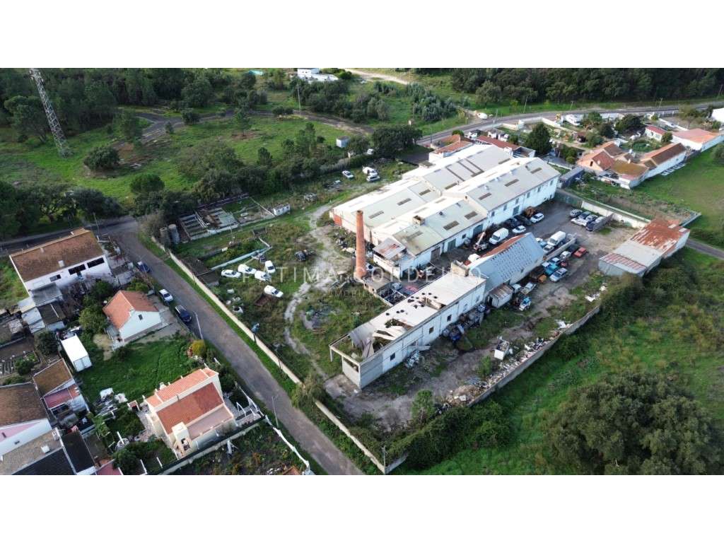 Antiga Fábrica à Venda em Coina - Ideal para Fins Industriais

Es...-6